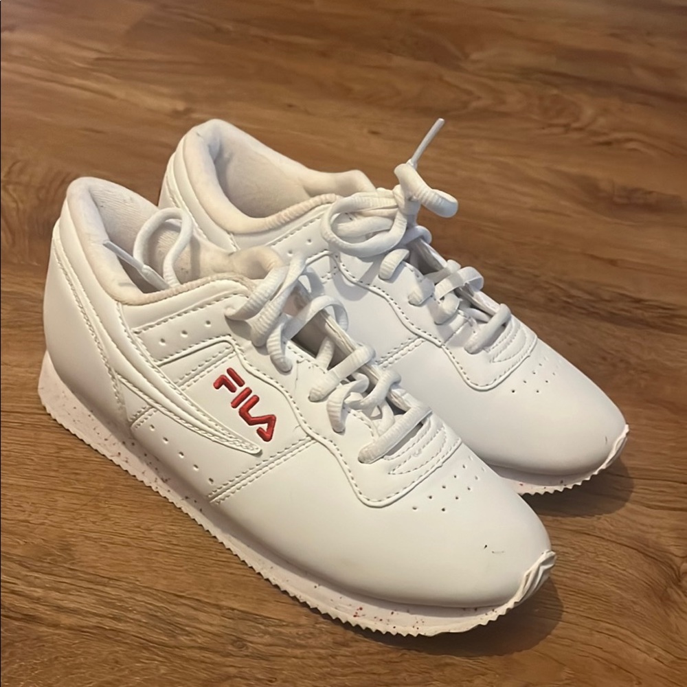 Fila Womens Classic White Fashion Sneakers with Red Logo